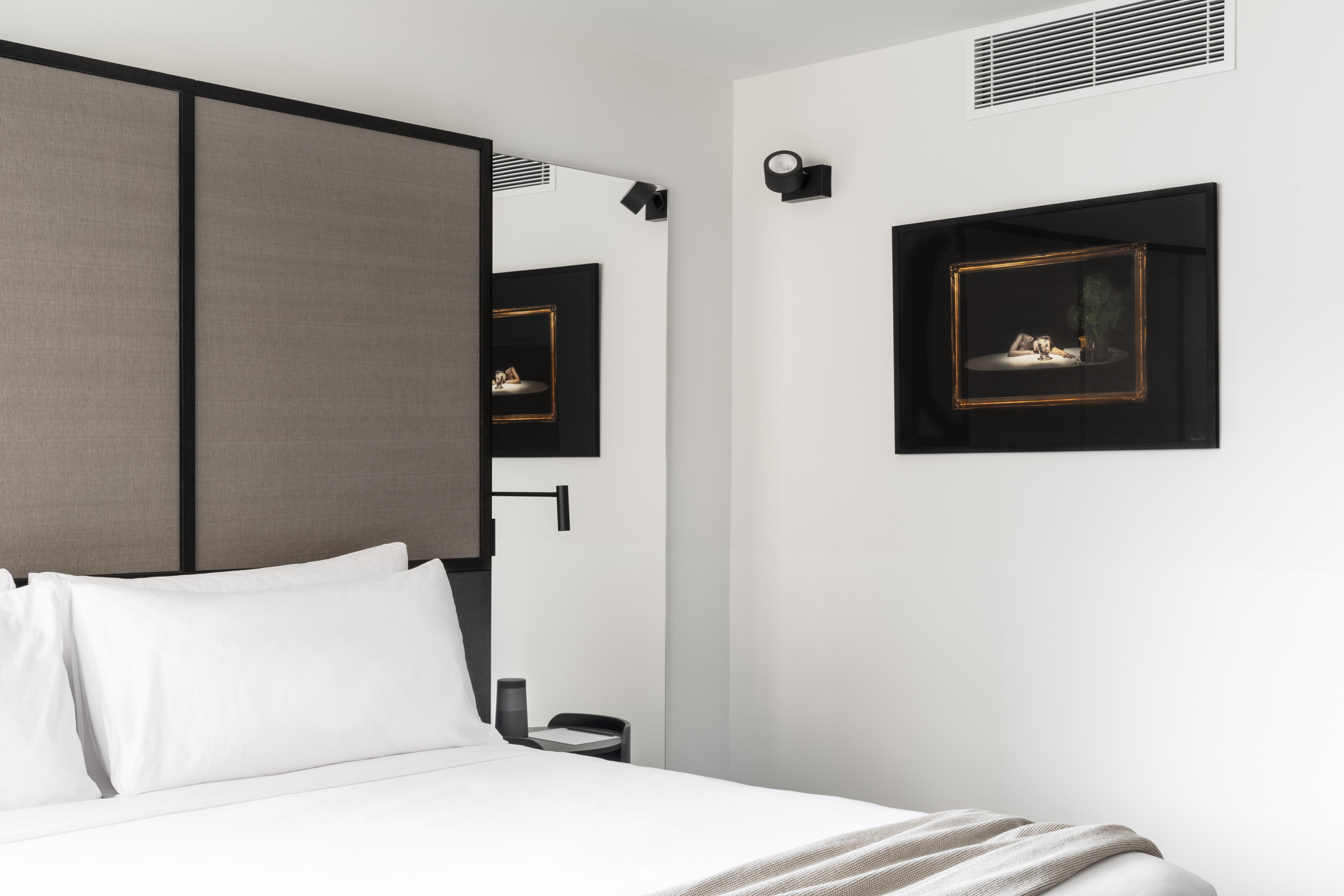Lancemore Crossley St. Melbourne Buitenkant foto A wall mounted fireplace