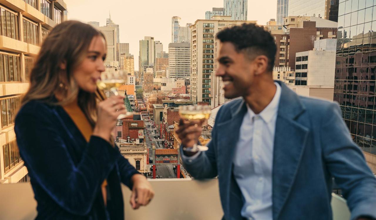 Lancemore Crossley St. Melbourne Buitenkant foto A couple drinking champagne